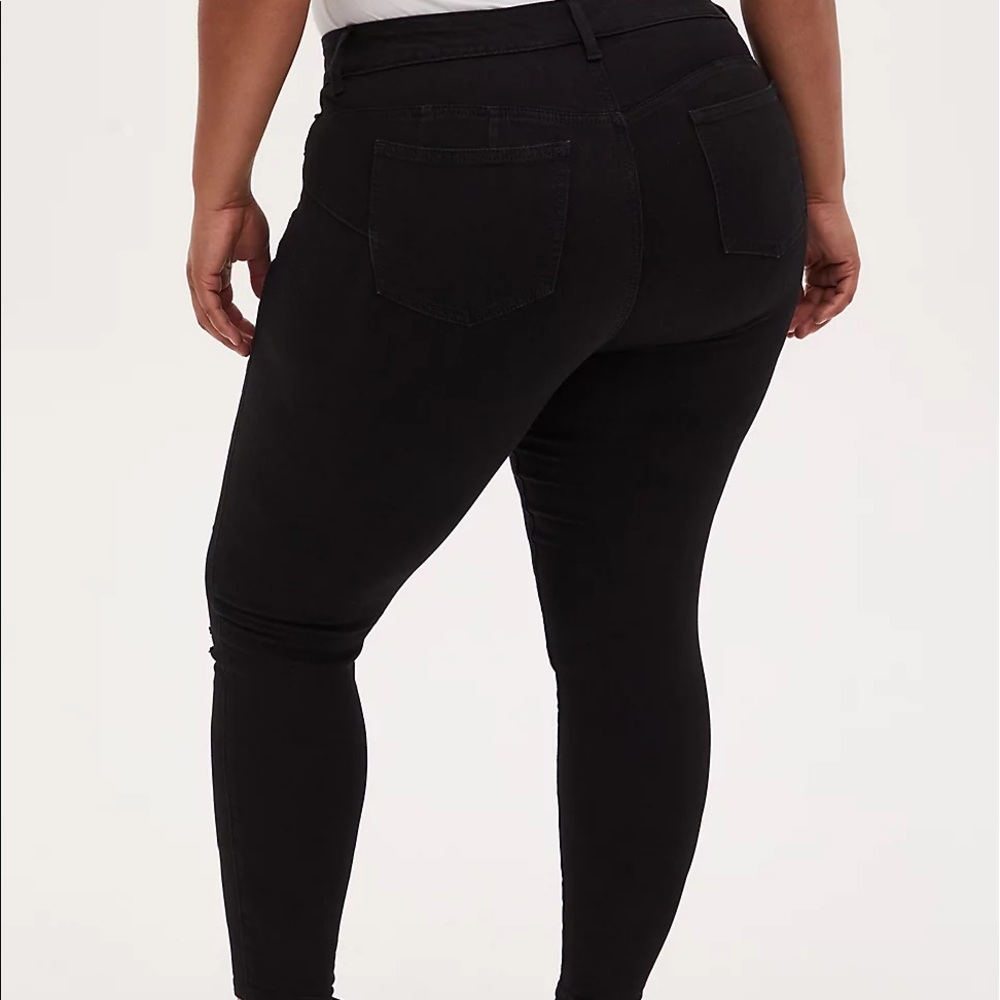 NWOT Torrid Black Bombshell High Rise Premium Stretch Skinny Jeans - Size 20